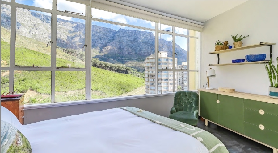 1 Bedroom Property for Sale in Vredehoek Western Cape